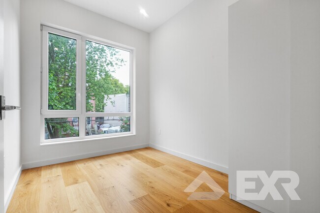 Building Photo - 138 Schaefer St