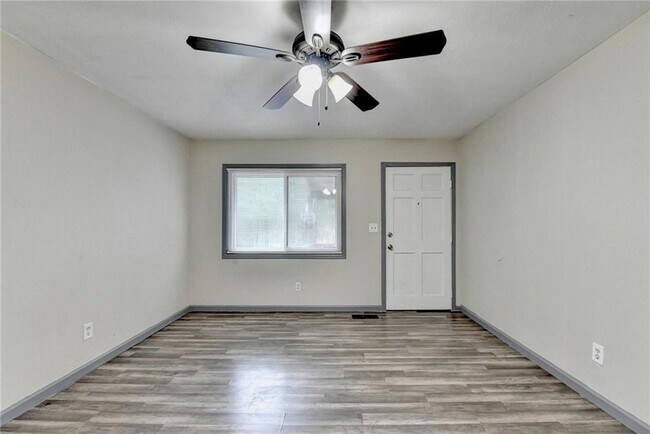 Building Photo - 103 Dogwood Ln