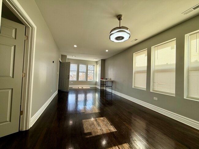 Building Photo - 2118 S 59th Ave