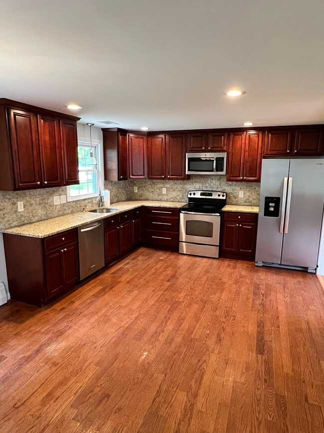 Building Photo - 25 Lexton Dr