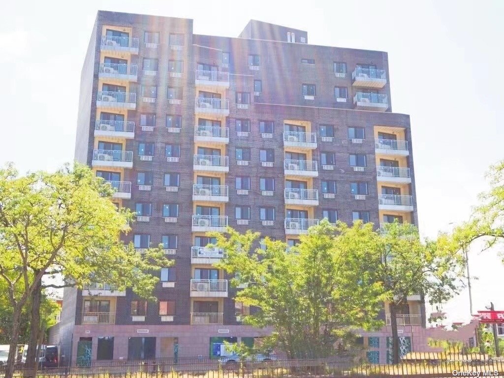 Foto principal - 70-26 Queens Blvd