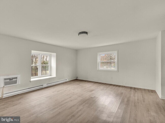 Building Photo - 752 N Bethlehem Pike