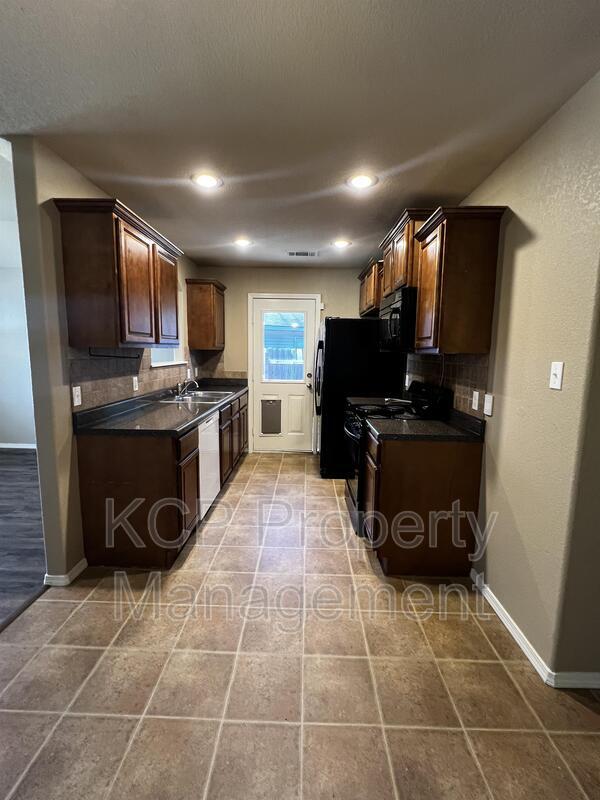Foto del edificio - 2504 Ridgeway Ln