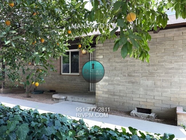 Foto del edificio - Riverside Duplex Retreat – Water Included!