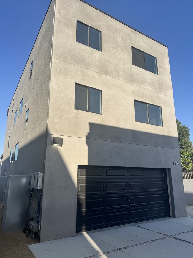 Building Photo - 1016 N Pioneer Ave