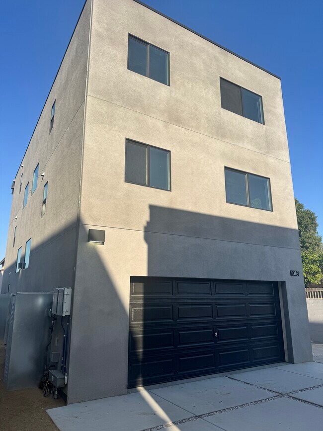 Foto del edificio - 1016 N Pioneer Ave