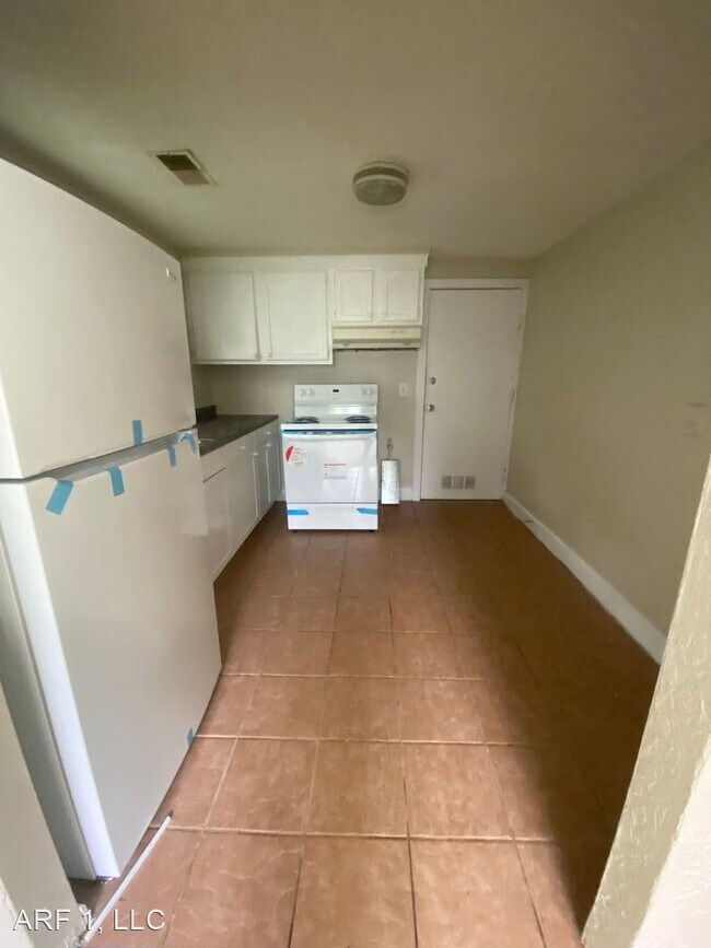 Building Photo - 2 br, 1 bath House - 1208 E Stone Street