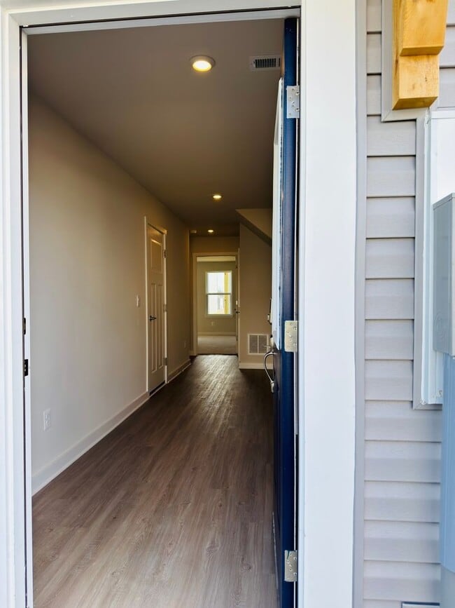 Foto del edificio - 74 Trotting Rd