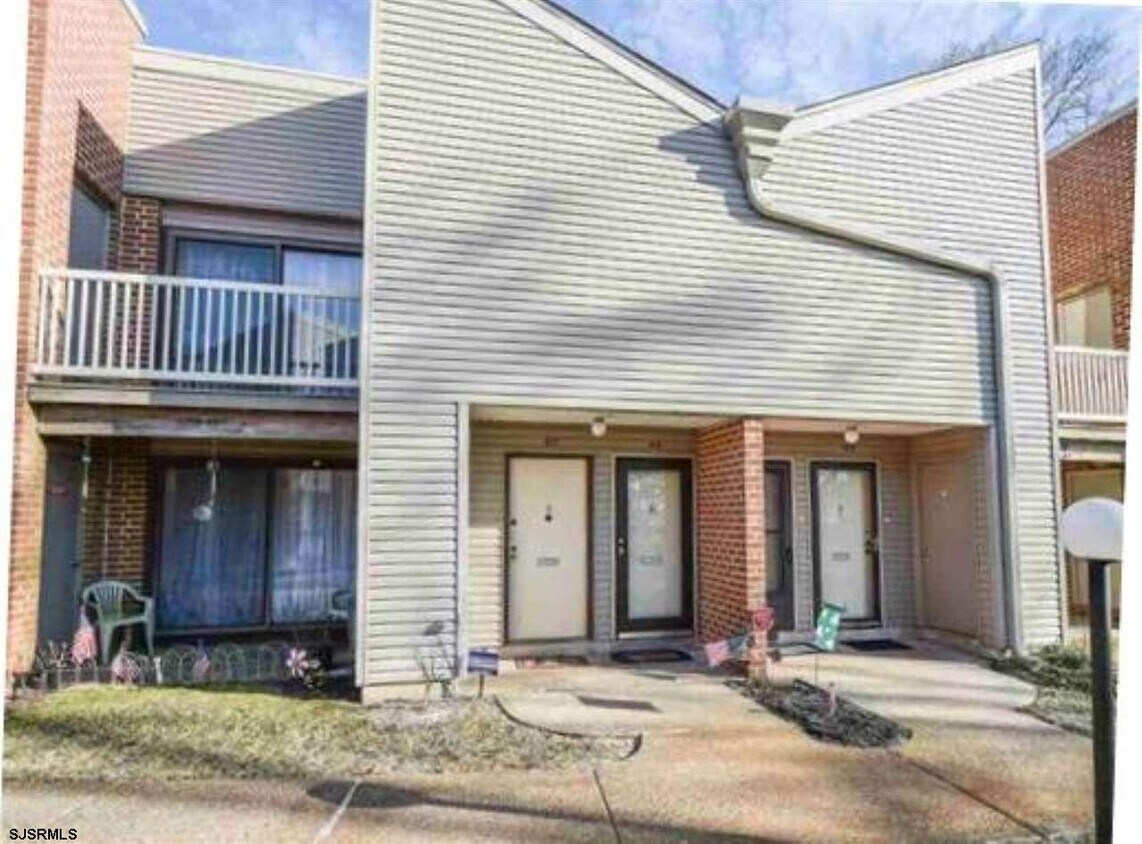 Primary Photo - 707 Camelback Ct