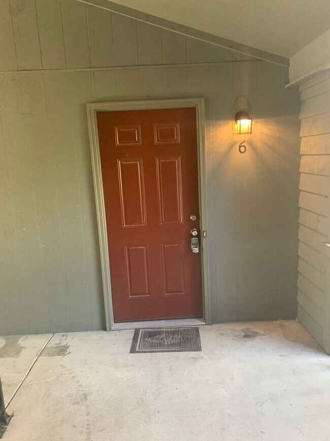 Building Photo - 1820-6 Tryon Drive