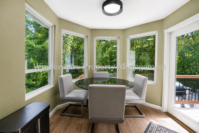 Foto del edificio - Updated 3 bed in convenient CK location with hot tub and large deck!