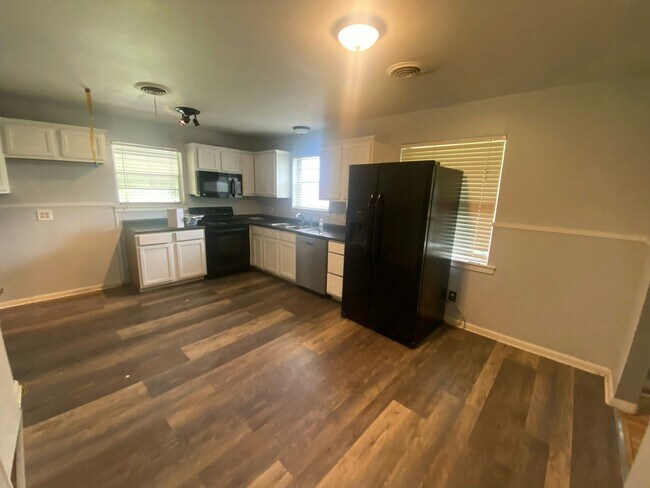 Foto del edificio - 200 Oak Ln