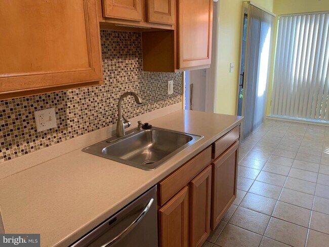 Foto del edificio - 8101 Needwood Rd