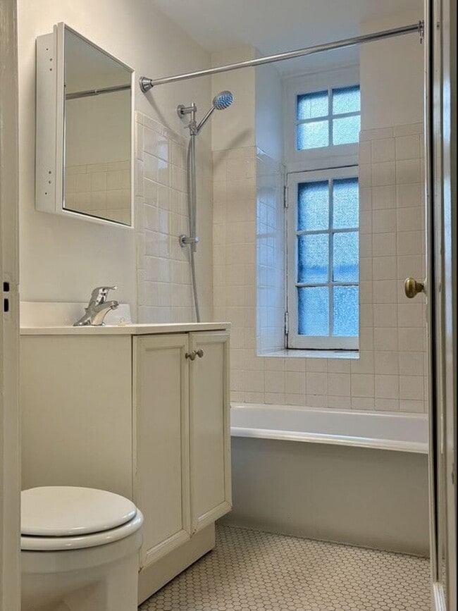 Building Photo - 5421 S Cornell Ave