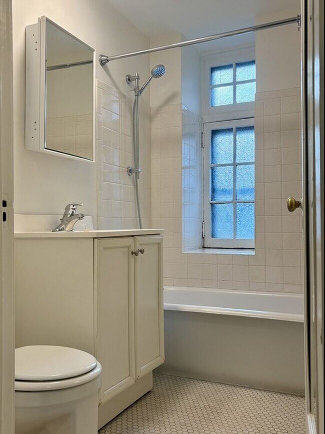 Foto del edificio - 5421 S Cornell Ave