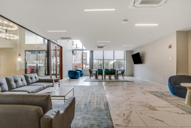 Building Photo - 700 1st St