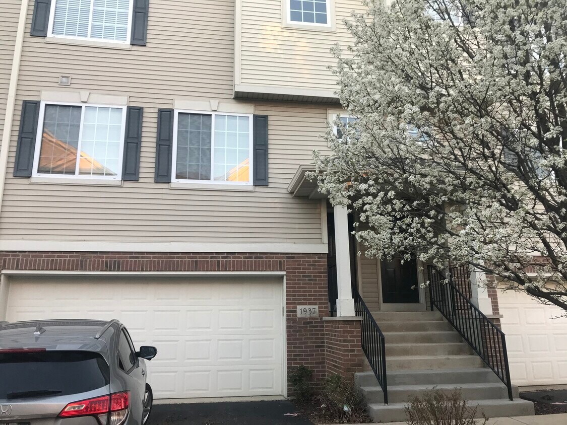 1937 Indian Hill Ln, Aurora, IL 60503 Townhome Rentals in Aurora IL