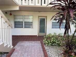 Building Photo - 1904 Bermuda Cir