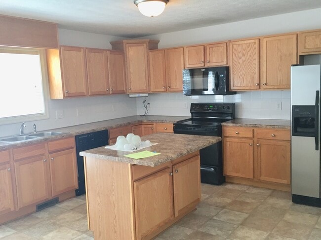 Foto del edificio - 4 Bedroom 3.5 Bath end unit- Available Aug...