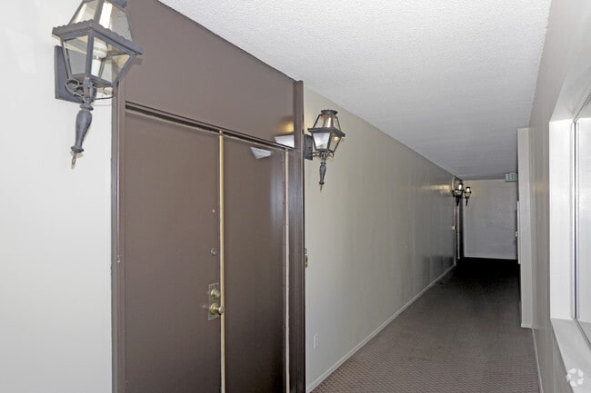 Interior Photo - Howard Crest