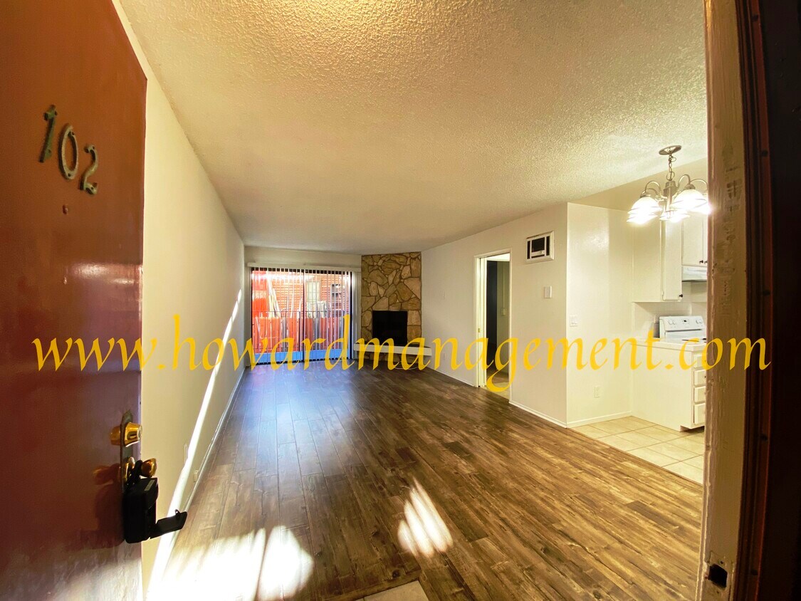 Primary Photo - 323 Bicknell Ave