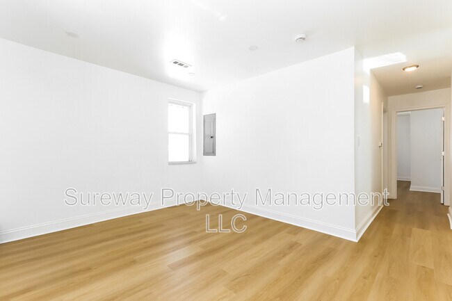 Foto del edificio - 300 Monroe Ave