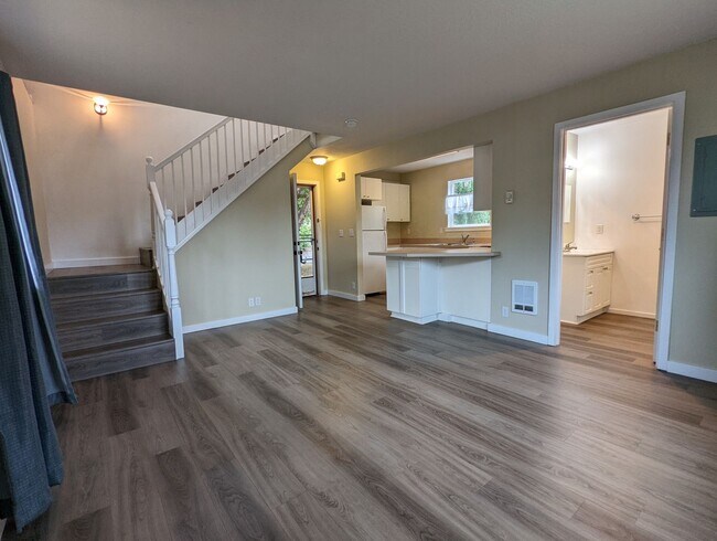 Foto del edificio - Great 1-Bedroom, 1-Bathroom 2-Story Duplex...