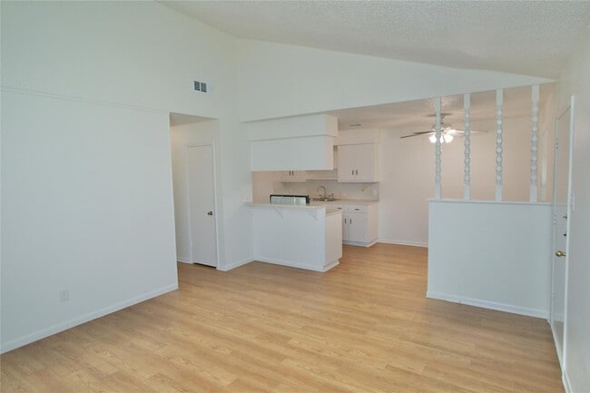 Building Photo - 1301 Glenda Dr