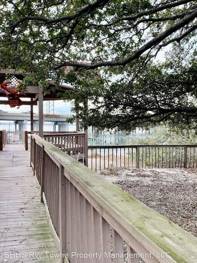 Building Photo - 2 br, 2 bath House - 867 Little Bay Avenue #2