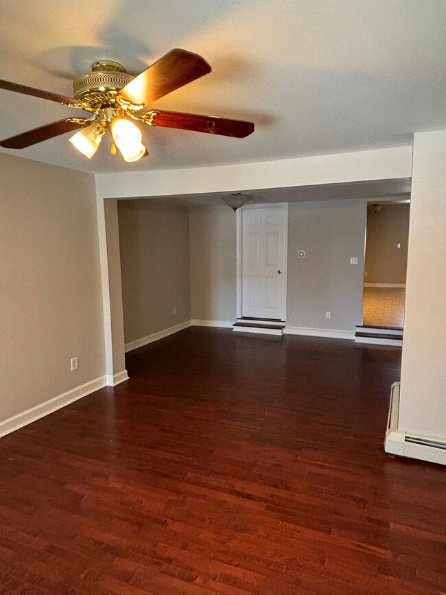Building Photo - Classy 3 Bedroom Home in Emmaus