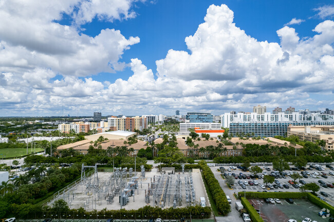 Building Photo - Aventi at Aventura