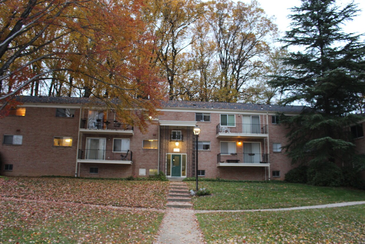 10500 Weymouth St, Bethesda, MD 20814 Condo for Rent in Bethesda, MD