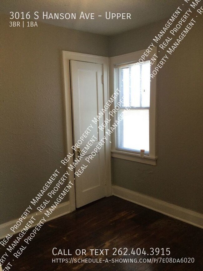 Building Photo - Updated 3 Bedroom/1 Bathroom Upper