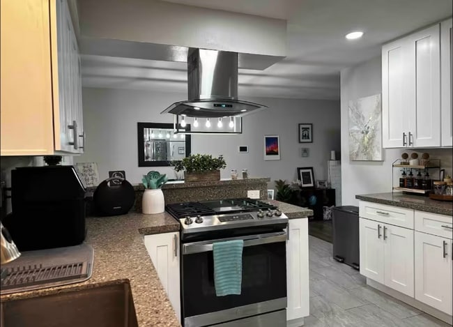 Building Photo - 514 Luna Dr