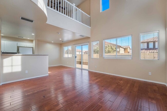 Building Photo - Elegant Open-Concept Home with Modern Touc...