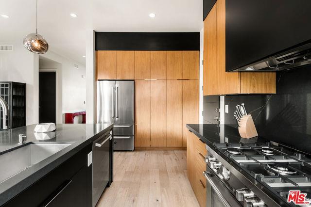 Foto del edificio - 4211 Ince Blvd