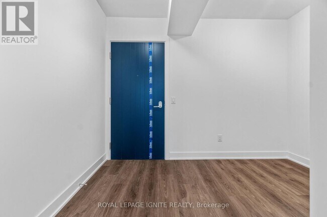 Photo du bâtiment - 2545-2545 Simcoe St N