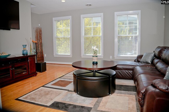 Foto del edificio - 319 Long Pointe Ln
