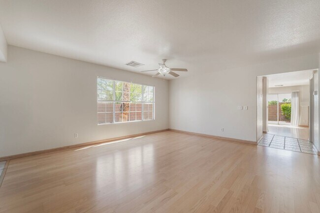 Foto del edificio - Beautiful Home in a Corner Lot!