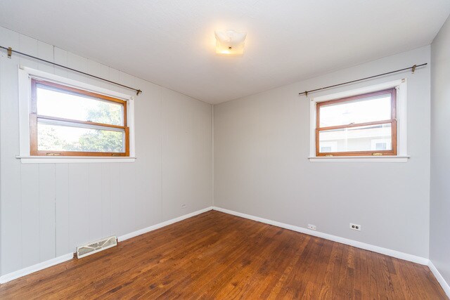 Building Photo - 147 Oak Ave