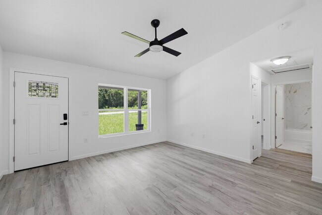 Foto del edificio - Available Now! New 3/2 Home with Large Backyard and Front Porch