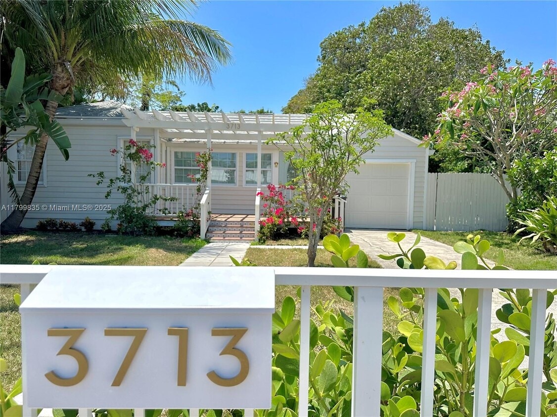 Primary Photo - 3713 N Flagler Dr