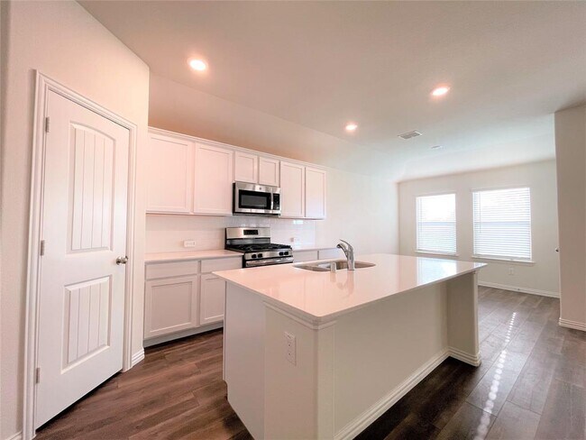 Foto del edificio - 4553 Conrad Ave