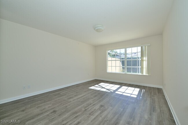 Building Photo - 4824 Lasqueti Way