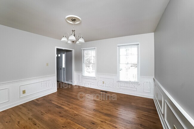 Foto del edificio - 6870 Heathwood Ct
