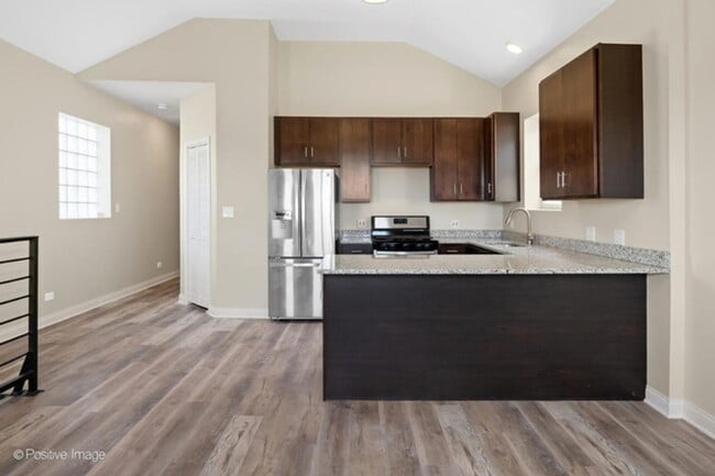 Building Photo - 2855 W Arthington St