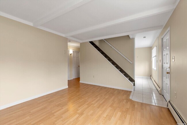 Building Photo - 28 Butternut Ln