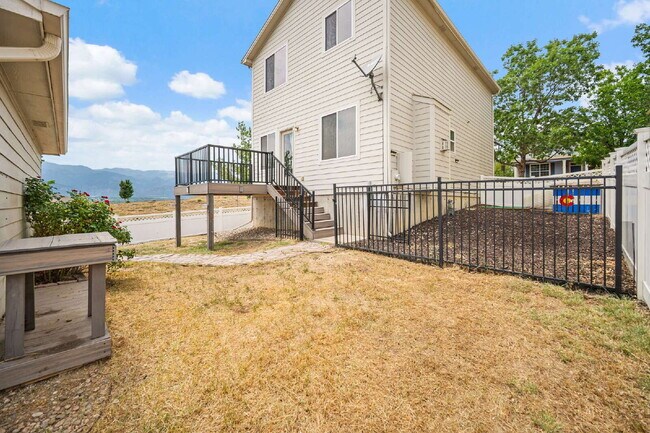 Building Photo - Spacious 4 Bedroom 4 Bathroom Corner Lot Home with Mountain Views.