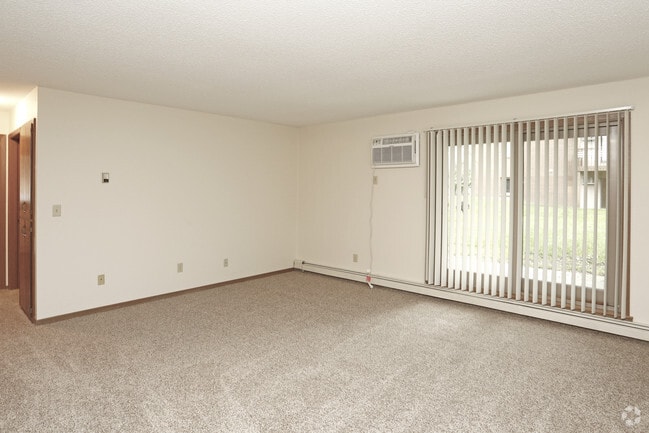 Amplia sala de estar - Oakshire Apartments