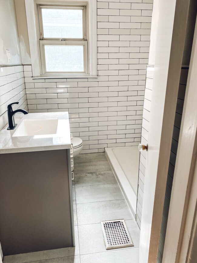 Gorgeous brand new bath! - 1117 Rammers Ave